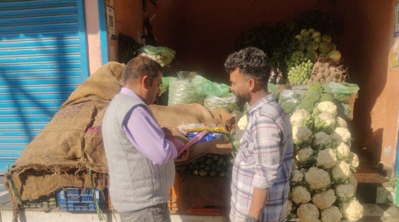 नगर पालिका परिषद मुनिकीरेती-ढालवाला की टीम ने चलाया छापेमारी अभियान