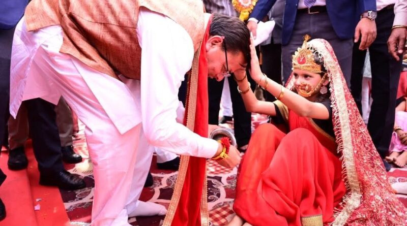 देहरादून में सामूहिक कन्या पूजन, मुख्यमंत्री धामी बोले— बेटियां संस्कृति की सशक्त वाहक