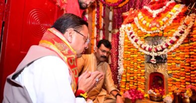 मुख्यमंत्री धामी ने मां बाल सुंदरी मंदिर में की पूजा, चैती मेले में विकास की घोषणा