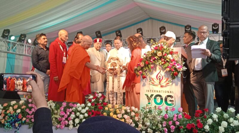 योग भारत की प्राचीन और महान आध्यात्मिक परंपरा की धरोहर है: मुख्यमंत्री धामी