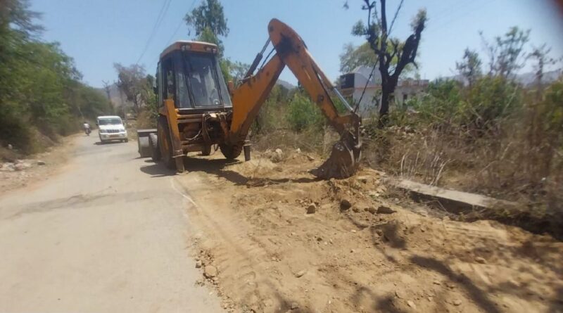 मुख्यमंत्री भजनलाल शर्मा के निर्देश पर ग्रामीण सड़कों की मरम्मत अभियान शुरू