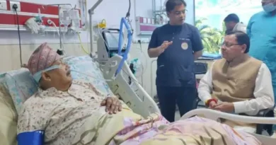 मुख्यमंत्री धामी पहुंचे ऋषिकेश एम्स, सतपाल महाराज के स्वास्थ्य का जाना हाल