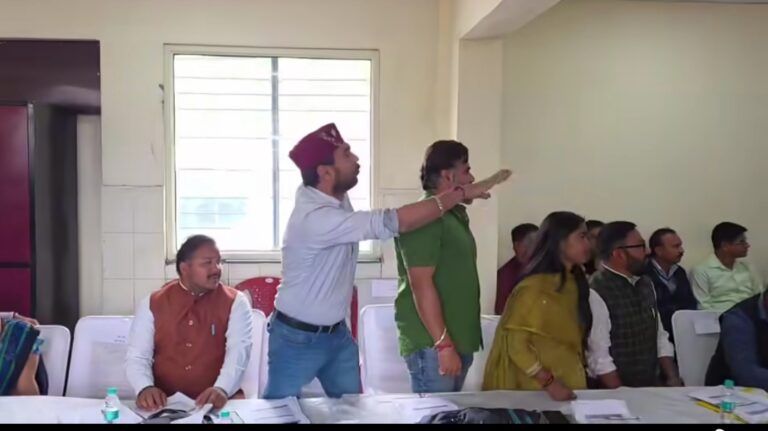 ऋषिकेश नगर निगम बोर्ड बैठक में हंगामा, आरोप-प्रत्यारोप से गरमाया माहौल