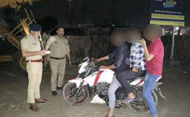 पौड़ी: सड़क सुरक्षा को लेकर पुलिस सख्त, 3 वाहन सीज