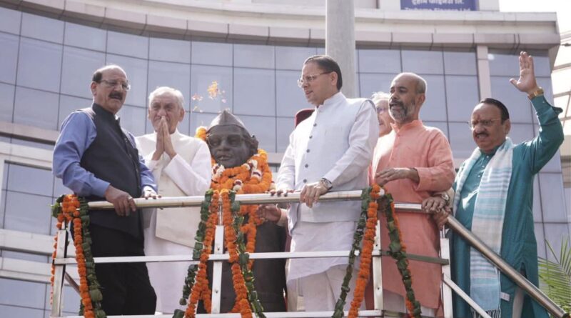 हेमवती नंदन बहुगुणा जयंती पर देहरादून में श्रद्धांजलि, सीएम धामी समेत नेताओं ने किया नमन