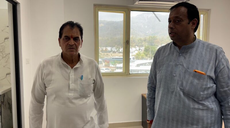 चारधाम यात्रा से पहले एक्शन मोड में डॉ. प्रेमचंद अग्रवाल, ट्रांजिट कैंप का निरीक्षण