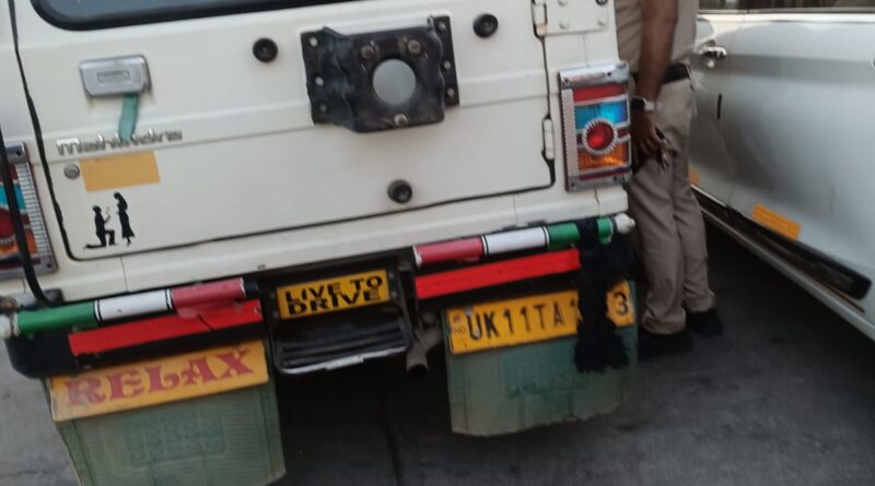 चारधाम यात्रा 2026: नियम तोड़ने वाले वाहनों पर सख्ती, कई ट्रैवल एजेंसियों पर कार्रवाई