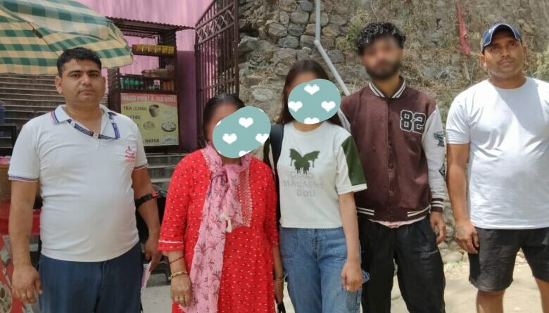 गंगा में छलांग लगाकर जान देने जा रही युवती को पुलिस ने बचाया, राफ्टिंग गाइड बना ‘रियल हीरो