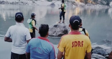 प्रतिबंधित घाट में नहाना पड़ा भारी: गंगा में डूबा दिल्ली का 16 वर्षीय छात्र, रातभर चला सर्च ऑपरेशन