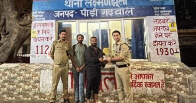 रामझूला पुलिस की सतर्कता से श्रद्धालु को मिला खोया बैग, नगदी व दस्तावेज सुरक्षित लौटाए
