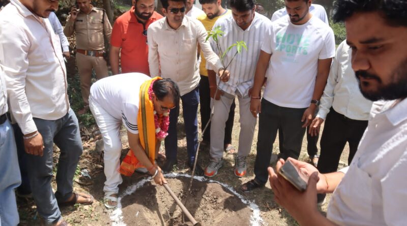 जनसेवा, पूजा-अर्चना और सम्मान समारोहों के बीच मनाया गया विधायक डॉ. प्रेमचंद अग्रवाल का जन्मदिन