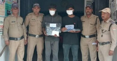 बंद घरों को बनाते थे निशाना, पुलिस ने दो शातिर चोर दबोचे