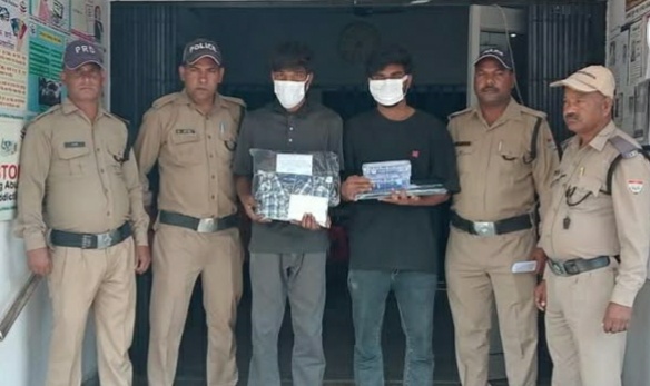 बंद घरों को बनाते थे निशाना, पुलिस ने दो शातिर चोर दबोचे