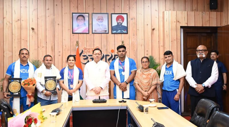 कॉमनवेल्थ में उत्तराखंड का परचम लहराने वाले खिलाड़ियों को मुख्यमंत्री ने किया सम्मानित