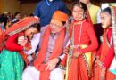 देवीधुरा में गूंजा बग्वाल का उल्लास, फूलों-फलों से खेली गई पर्यावरण हितैषी बग्वाल