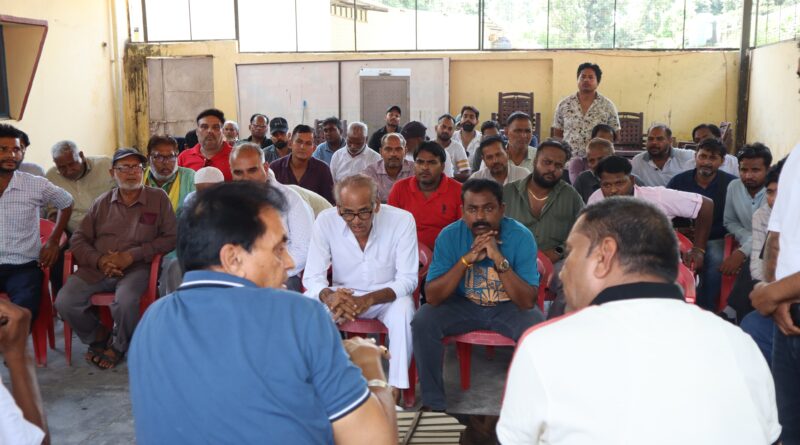 मंडी में दुकानों के आवंटन पर उठे सवाल, आढ़तियों ने विधायक अग्रवाल से लगाई गुहार