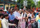 ऋषिकेश से गंगाजल लेकर निकले कांवड़िए, प्रेमचंद अग्रवाल ने पुष्पवर्षा से किया अभिनंदन